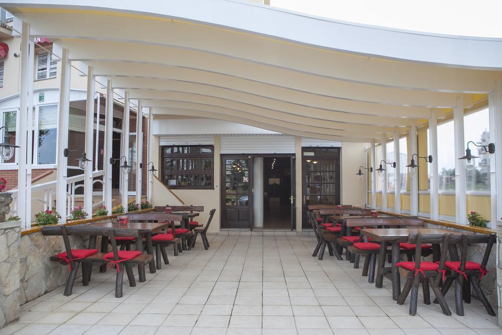Hotel Silvia Empuriabrava Εξωτερικό φωτογραφία