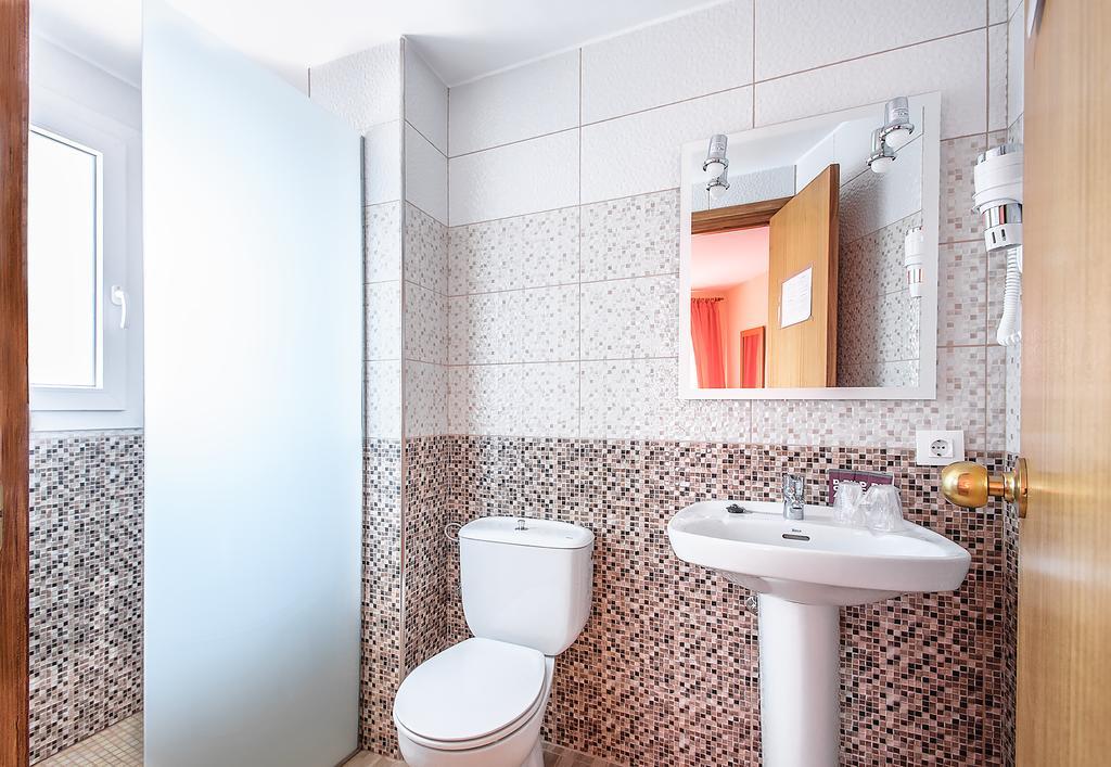 Hotel Silvia Empuriabrava Εξωτερικό φωτογραφία